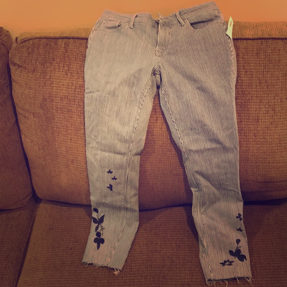 NWT - old navy embroidered jeans super cute!